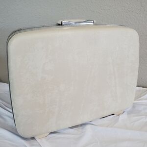 Samsonite Vintage hardshell suitcase, creamy white, 1960's, 19.5×14.5"
